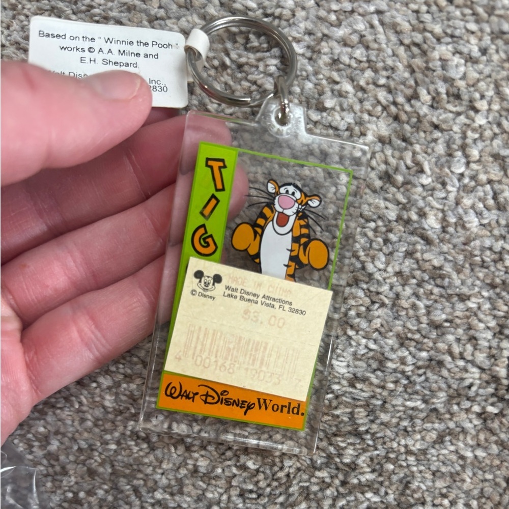 Vintage Disneyland/Walt Disney World Lot Character Buttons Pins Keychains - Picture 3 of 11